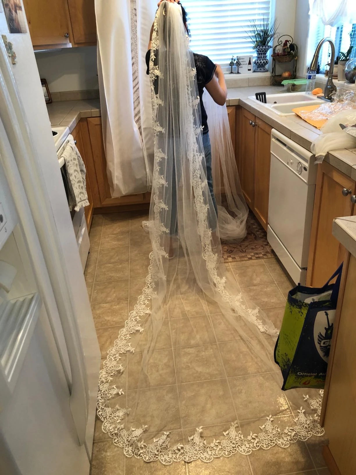 Wedding Veil Lace Edge Long Luxurious Bridal Veil White/ivory Veil With Comb Tulle Cathedral One-layer 3 Meters Bride Accessorie