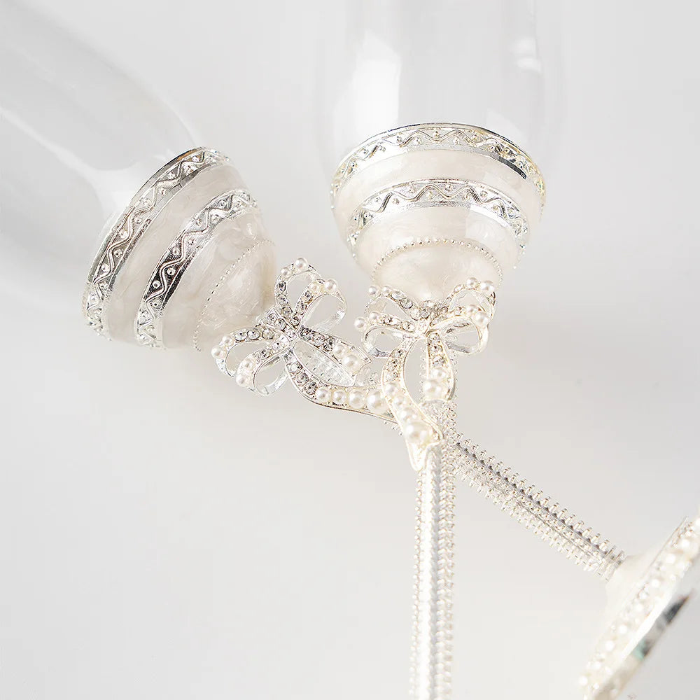 Gift Wedding Toasting Champagne Flutes for Bride and Groom Engagement Couple Crystal Glasses Studded with Shining Pearls Diamond